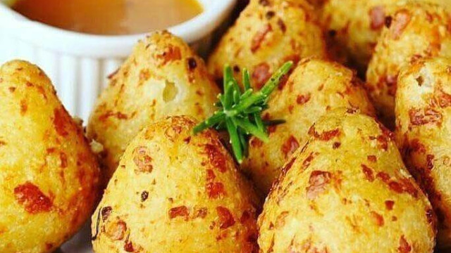 Coxinha de Tapioca com Frango e Queijo Branco 1