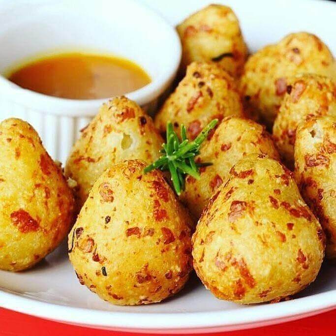 Coxinha de Tapioca com Frango e Queijo Branco